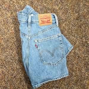 Levi High Waisted Mom Shorts